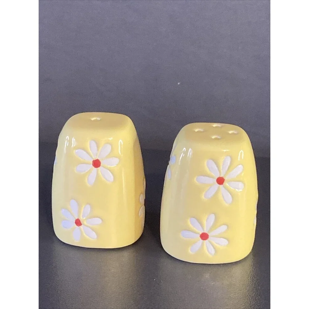 Pfaltzgraff Floral Mini Yellow Salt & Pepper Shakers Daisy Flowers 2